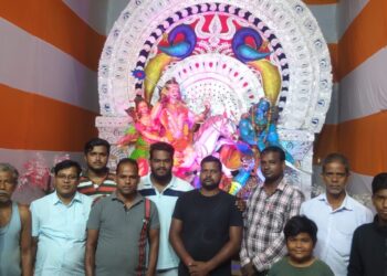 କାର୍ତ୍ତିକ ପୂର୍ଣ୍ଣିମାରେ ଶ୍ରଦ୍ଧାଳୁମାନେ ନଦୀ ନାଳରେ ଡ଼ଙ୍ଗା ଭଷାଇ ଶିବଙ୍କୁ ଦର୍ଶନ କଲେ