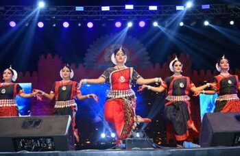 ବାଲିଯାତ୍ରା ମହୋତ୍ସବ ର ସନ୍ଧ୍ୟା ରେ ମନ ମୋହିଲା କଳିଙ୍ଗାୟନ ତୌର୍ୟତ୍ରିକମ ନୃତ୍ୟାଙ୍ଗନା ମାନଙ୍କ ନୃତ୍ୟ