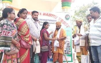 କାର୍ତ୍ତିକ ପୂର୍ଣ୍ଣିମା ଅବସରରେ ଓଡ଼ିଶା କ୍ରାନ୍ତି ବାହିନୀ ସେବା ଟ୍ରଷ୍ଟ ପକ୍ଷରୁ ଅସହାୟଙ୍କୁ ଶୀତବସ୍ତ୍ର ସୁଖିଲା ଖାଦ୍ୟ ପ୍ରଦାନ