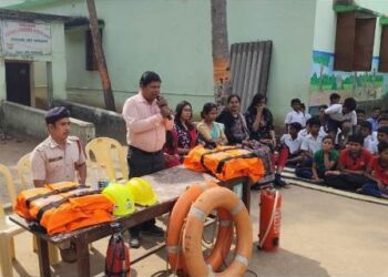ମକ୍ ଡ୍ରିଲ୍ କରି ଛାତ୍ର ଛାତ୍ରୀ ଙ୍କୁ ସଚେତନ କଲା ଅଗ୍ନିଶମ ବିଭାଗ