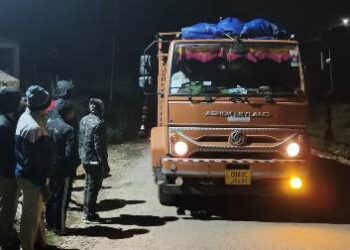 ଗୋରୁଚମଡ଼ା ବୋଝେଇ ଟ୍ରକକୁ ଖଜୁରୀପଦା ଫାଣ୍ଡି ପୋଲିସ ଜବତ କଲେ