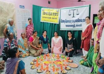 ପାରଳାଖେମୁଣ୍ଡି ସହର ଉପକଣ୍ଠ ସ୍ଥିତ ବରିଷ୍ଠ ନାଗରିକ ଆଶ୍ରା ଅନୁଷ୍ଠାନ ରେ ଦୀପାବଳୀ ପାଳନ