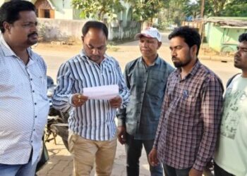 ଟାୱାର କାର୍ଯ୍ୟକ୍ଷମ ପାଇଁ ଉପ ଜ଼ିଲ୍ଲାପାଳ ଓ କନ୍ଧମାଳ ସାଂସଦ ଙ୍କୁ ଦାବୀ ପତ୍ର ପ୍ରଦାନ