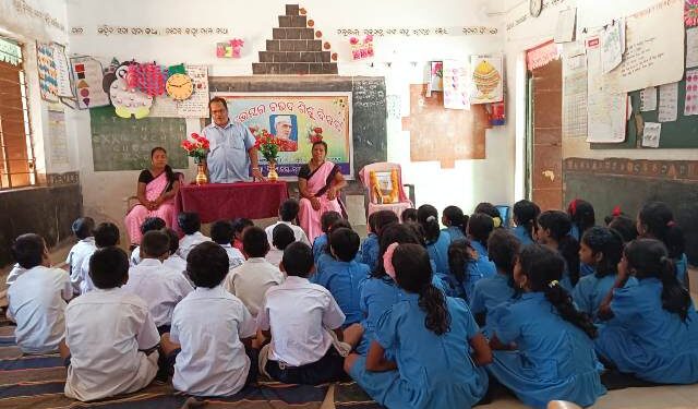 ବାଲିଗୁଡାରେ ଉପଖଣ୍ଡ ସ୍ତରୀୟ ନେହେରୁ ଜୟନ୍ତୀ ଓ ଶିଶୁ ଦିବସ ପାଳିତ : ବିଭିନ୍ନ ସ୍ଥାନରେ ପ୍ରତିଯୋଗିତା ଆୟୋଜିତ
