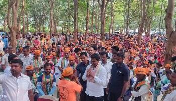 ବିଜେଡି ରେ ବଢୁଛି ଅସନ୍ତୋଷ ର ନିଆଁ :  ଶଙ୍ଖ ଛାଡି ପଦ୍ମ ଧରିଲେ ଶତାଧିକ ଶ୍ରମିକ ଓ କର୍ମୀ