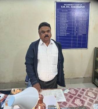 GM, DIC, SUBARNAPUR TRAPPED BY ODISHA VIGILANCE WHILE TAKING BRIBE RS 5,000/-