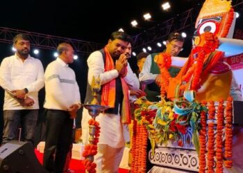 ମୋହନା ମହୋତ୍ସବ ଉଦଯାପନୀ ଉତ୍ସବ ରେ ରଙ୍ଗାରଙ୍ଗ କାର୍ଯ୍ୟକ୍ରମ ରେ ଝୁମିଲେ ଦର୍ଶକ