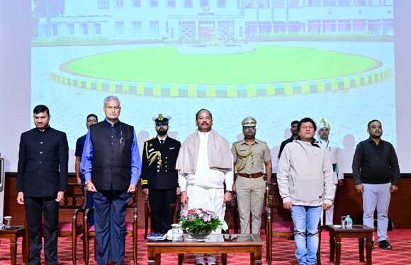 ‘କିସ୍‌’ରେ ପଢ଼ୁଥିବା ଝାଡ଼ଖଣ୍ଡ ରାଜ୍ୟର ଛାତ୍ରଛାତ୍ରୀଙ୍କୁ ରାଜ୍ୟପାଳ ଭେଟିଲେ : ଶିକ୍ଷା ମଣିଷର ବ୍ୟକ୍ତିତ୍ୱର ବିକାଶ କରିଥାଏ – ରାଜ୍ୟପାଳ