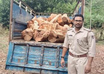 ବନବିଭାଗ ର ଚଢ଼ାଉ, ଖଇର କାଠ ବୋଝଇ ମିନିଟ୍ରକ ଜବତ