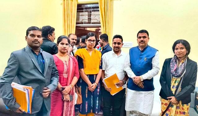 ବର୍ଷାରେ ଭିଜୁଛି ବର୍ଷଯାକର ଦାନା,ଓଦା ଧାନର ମାନକୁ ନେଇ ଚାଷୀ ମନରେ ଚିନ୍ତା