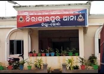 ବେଆଇନ ମାଙ୍କଡା ପଥର ଚୋରାଚାଲାଣ ପୋଲିସର ଚଢ଼ାଉ ୩ଟି ଟ୍ରକ ଜବତ ୨ଡ୍ରାଇଭର ଗିରଫ