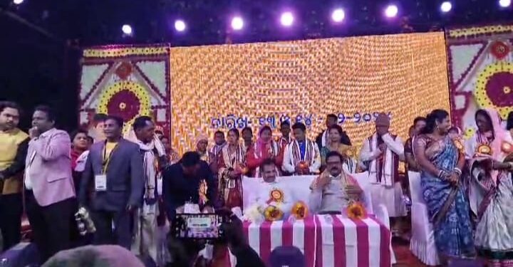 ଉଦୟ ଉତ୍ସବରେ ବିଡ଼ିଓଙ୍କ ଉପରେ ବର୍ଷିଲେ ବିଧାୟକ ତାଙ୍କୁ ନିମନ୍ତ୍ରଣ କରାଯାଇନଥିବା ଅଭିଯୋଗ