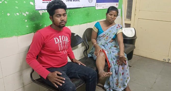 ଅଠର ନଳା ବ୍ରିଜରେ ବାଇକ୍ ଧକ୍କା ରେ ସ୍ଵାମୀ ସ୍ତ୍ରୀ ଆହାତ