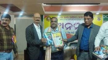 ଶିଶୁ ସାହିତ୍ୟିକ କୈଳାସ ଚନ୍ଦ୍ର ଧଳ ଓ ଡ଼ ନୃସିଂହା ନନ୍ଦ ମହାପାତ୍ର ଭୁବନେଶ୍ୱରରେ ସମ୍ବର୍ଦ୍ଧିତ