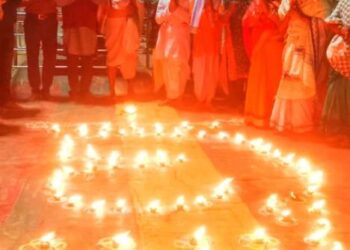 ରଣପୁର ଶ୍ରୀଜଗନ୍ନାଥ ଙ୍କ ସିଂହଦ୍ୱାର ଆଗରେ ଶ୍ରୀଜଗନ୍ନାଥ ସେନା ତରଫରୁ ଦ୍ବୀପ ଦାନ କରାଯାଇଛି