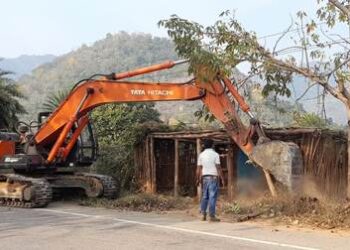 ବୁଗୁଡ଼ା ଷ୍ଟେସନ ସମ୍ମୁଖରୁ  ଜବରଦଖଲ ଉଚ୍ଛେଦ କଲା ପ୍ରଶାସନ