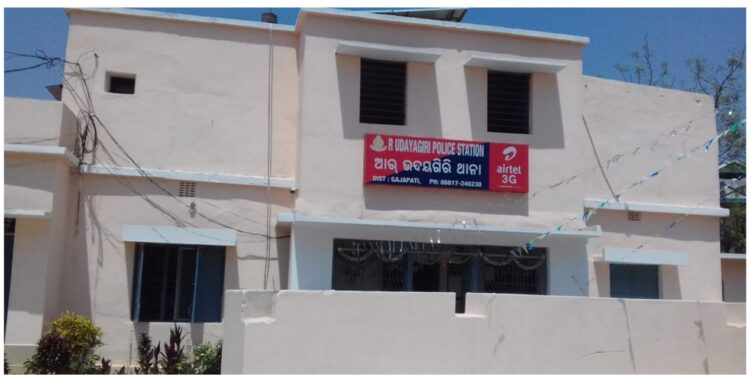 ହିତାଧିକାରୀ ଠାରୁ ଆବାସଗୃହ ଟଙ୍କା ହଡପ ଖବର ପ୍ରକାଶ ହେବାର ଦୁଇ ମାସ ପରେ ପୁଲିସ ସରପଞ୍ଚ ଓ ସ୍ବାମୀ ଗିରଫ, ଜାମିନି ନାମଞ୍ଜୁର ହେବା ପରେ ସ୍ବାମୀ ଓ ସ୍ତ୍ରୀ ଜେଲକୁ ଗଲେ ।