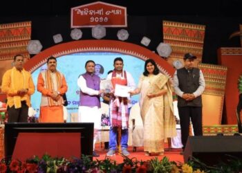 ଯୁବ ସମାଜ ସେବୀ ବୁଲୁ ମଲିକ ଆଦିବାସୀ ପ୍ରତିଭା ସମ୍ମାନରେ ସମ୍ମାନୀତ