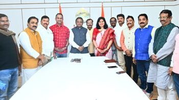 ଲୋକସେବା ଭବନରେ ମୁଖ୍ୟମନ୍ତ୍ରୀଙ୍କୁ ଭେଟି ନବ ବର୍ଷର ଶୁଭେଚ୍ଛା ଜଣାଇବା ସହ ୬ଟି ପ୍ରସ୍ତାବ ରଖିଲେ ଅପରାଜିତା