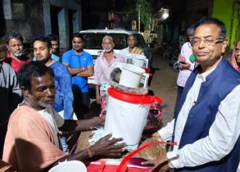 ଅଗ୍ନି ବିପନ୍ନଙ୍କୁ ସାହାଯ୍ୟର ହାତ ବଢାଇଲେ ପୁର୍ବତନ ବିଧାୟକ