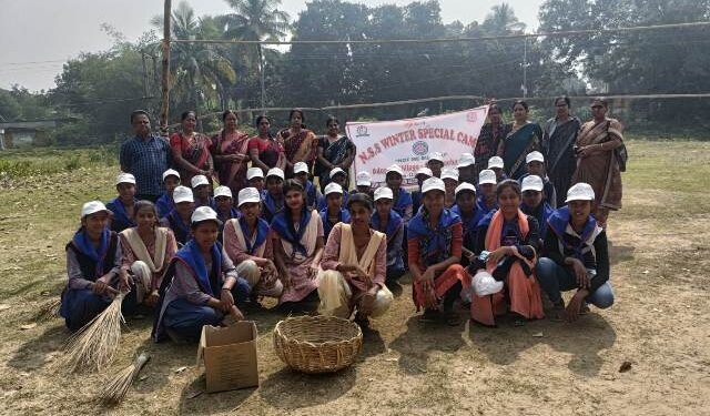 ଡେରାବିଶ ମହିଳା ମହାବିଦ୍ୟାଳୟରେ ଚାଲିଛି ୭ ଦିନିଆ NSS କ୍ୟାମ୍ପ