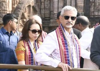 ସୂର୍ଯ୍ୟ ମନ୍ଦିରରେ କେନ୍ଦ୍ର ମନ୍ତ୍ରୀ ଏସ ଜୟଶଙ୍କର  : ବ୍ଲାକ ପାଗୋଡ଼ା ସହ ବ୍ୟାଖ୍ୟାନ କେନ୍ଦ୍ର ବୁଲି ଦେଖିଲେ ସପତ୍ନିକ