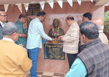 ବିପ୍ଳବୀ ଗୋବିନ୍ଦ ଚନ୍ଦ୍ର ମିଶ୍ରଙ୍କ ଜନ୍ମ ଜୟନ୍ତୀ ଅବସରରେ ପୁଷ୍ପମାଲ୍ଯାର୍ପଣ