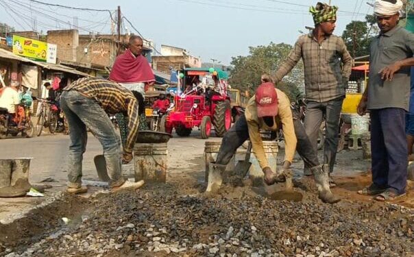 ବିଳମ୍ୱ ରେ ହେଲେ ମଧ୍ୟ ନିର୍ମାଣ ହେଲା ମୁଖ୍ୟ ରାସ୍ତା ପାର୍ଶ୍ବ ଡ୍ରେନ ସାଧାରଣ ରେ ସନ୍ତୋଷ ପ୍ରକାଶ