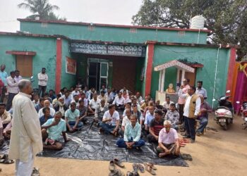ମଣ୍ଡି ରେ ଧାନ କିଣାରେ ଅନିଶ୍ଚିତତା ପ୍ରତିବାଦ ରେ ଚାଷି ଆନ୍ଦୋଳନ ମୁଣ୍ଡ ଟେକିଲା