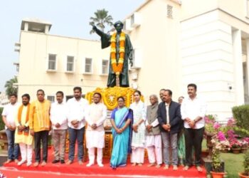ବିଧାନସଭା ପରିସରରେ ଶ୍ରାଦ୍ଧବାର୍ଷିକ ଅବସରରେ ଉତ୍କଳଗୌରବ ମଧୁସୂଦନ ଦାସଙ୍କୁ ଶ୍ରଦ୍ଧାଞ୍ଜଳି