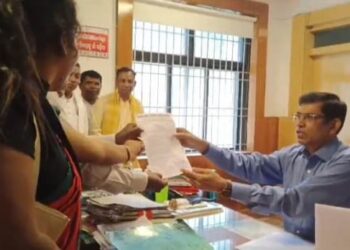 ଗୁଲବା ଗ୍ରାମ ପଞ୍ଚାୟତ ବାସୀ ଗଜପତି ଜିଲ୍ଲାପାଳଙ୍କ ଦ୍ବାରସ୍ଥ