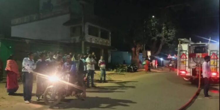 ମାନସିକ ବିକୃତ ମହିଳାଙ୍କ ଉନ୍ମତ କାଣ୍ଡ : ନିଜ ଘରେ ନିଜେ ନିଆଁ ଲଗାଇଲେ