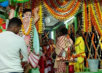 କହ୍ନେଇ ପୁର ଗ୍ରାମ ରେ ଅଷ୍ଟପ୍ରହରୀ