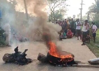 ସ୍କୁଲର ପାଚେରୀ କାନ୍ଥ ପଡି ୫ମ ଶ୍ରେଣୀ ଛାତ୍ରଙ୍କ ମୃତ୍ୟୁ : କ୍ଷତି ପୂରଣ ଦାବିରେ ନିଆଁ ଜାଳି ରାସ୍ତାରୋକ