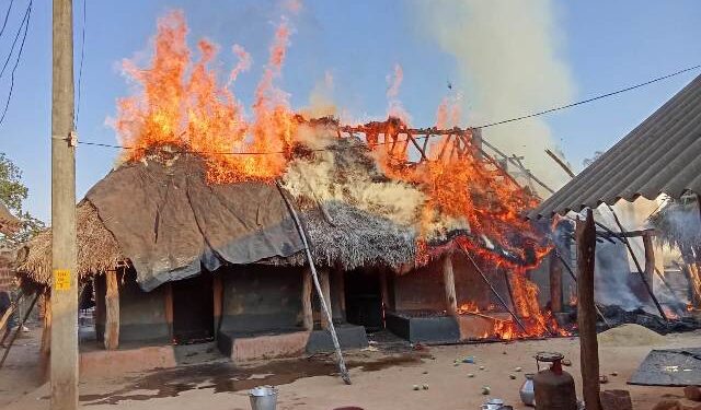 ଭୟାବହ ଅଗ୍ନିକାଣ୍ଡ,ପୋଡ଼ିଗଲା ଚାରି ବଖରା ଘର
