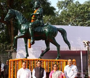 ବିଧାନସଭା ପରିସରରେ ବୀର ସୁରେନ୍ଦ୍ର ସାଏଙ୍କୁ ଶ୍ରଦ୍ଧାଞ୍ଜଳି