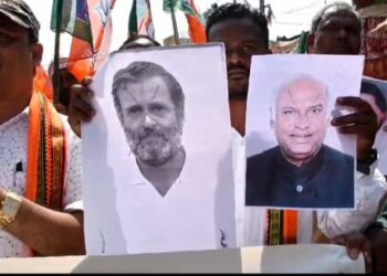 ରାଷ୍ଟ୍ରପତି ଙ୍କ ବିରୁଦ୍ଧରେ ଅପମାନ ଜନକ ମନ୍ତବ୍ୟ କୁ ନେଇ ମୋହନା ନିର୍ବାଚନ ମଣ୍ଡଳୀ ଆର ଉଦୟଗିରି ଠାରେ ପ୍ରତିବାଦ ସହ କୁଶପୁତ୍ତଳିକା ଦାହ