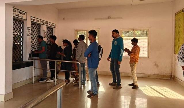 ମଞ୍ଚେଶ୍ୱର୍ : ବାଣୀବିହାର ରେଳବାଇ ଷ୍ଟେସନରେ “ସ୍ଵତନ୍ତ୍ର ଟିକେଟ୍ ଯାଞ୍ଚ ଅଭିଯାନ”