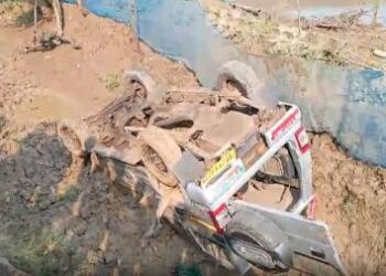 ପରୀକ୍ଷାର୍ଥୀଙ୍କୁ ନେଇ ଯାଉଥିବା ବୋଲେରୋ ଦୁର୍ଘଟଣା