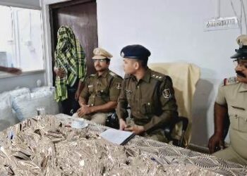 ଛତିଶଗଡ଼ ଓ ପଶ୍ଚିମବଙ୍ଗ କୁ ବଡ଼ ଧରଣର ଗଞ୍ଜେଇ ଚାଲାଣ ଯୋଜନା ଭଣ୍ଡୁର : ୧୧୭ କେଜି ଗଞ୍ଜେଇ ଜବତ – ଜଣେ ଗିରଫ