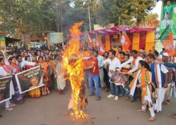 କଂଗ୍ରେସ ବିରୁଦ୍ଧରେ ବିଜେପିର ରଣ ହୁଙ୍କାର : ସୋନିଆ ଗାନ୍ଧିଙ୍କ କୁଶ ପୁତ୍ତଳିକା ଦାହ