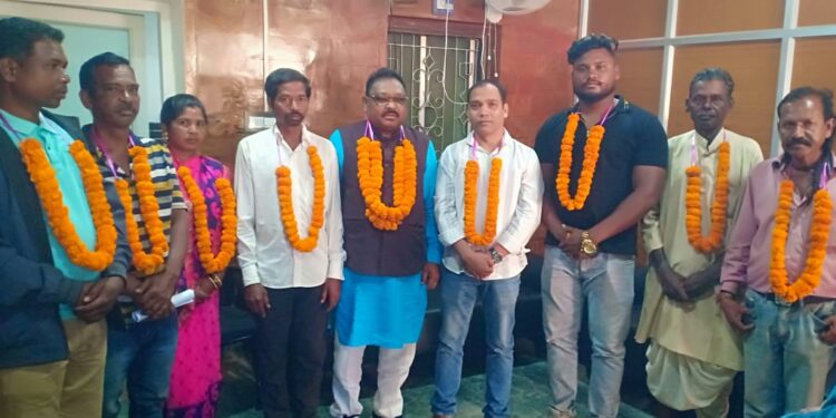 ବିଜେପି ର ବୁଥ ସଭାପତି ଙ୍କୁ ସମ୍ବର୍ଦ୍ଧନା ଦେଲେ ପୂର୍ବତନ ବିଧାୟକ