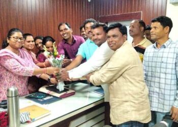 ନୂତନ ବିଡ଼ିଓଙ୍କୁ ଭେଟିଲେ ବ୍ଲକ ବିଜେଡ଼ି କର୍ମକର୍ତ୍ତା