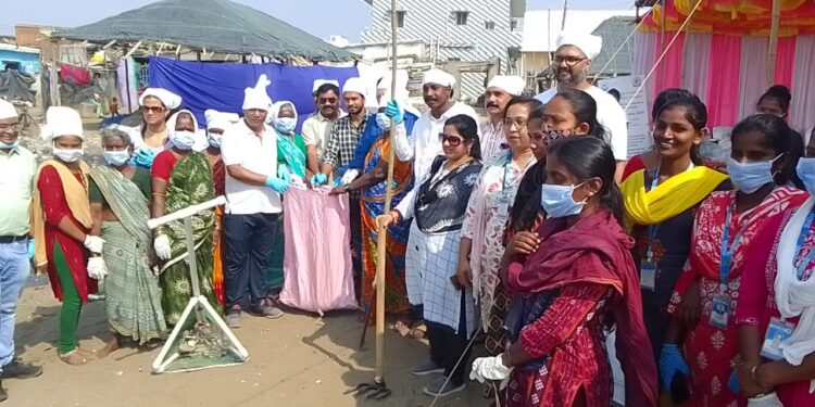 ଉସ୍ତି ଫାଉଣ୍ଡେସନ ପକ୍ଷରୁ ପେଣ୍ଠକଟା ବସ୍ତି ଓ ବେଳାଭୂମି ସଫେଇ