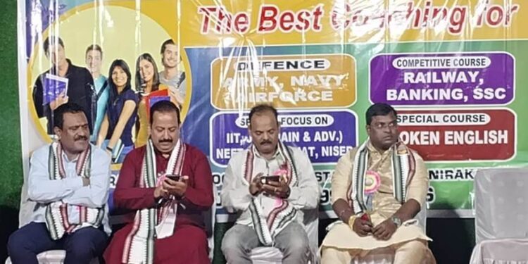ବର୍ଣ୍ଣାଢ଼୍ୟ ପରିବେଶ ଭିତରେ THE R1 ACADEMY ପ୍ରତିଯୋଗିତାମୂଳକ ଶିକ୍ଷାନୁଷ୍ଠାନ ଉଦଘାଟିତ