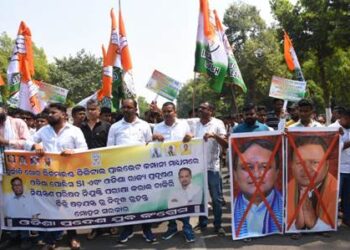 ଚାକିରୀ ବିକିରି ରୋକିବା ଦାବିରେ ପ୍ରଦେଶ ଯୁବ କଂଗ୍ରେସ ପକ୍ଷରୁ ମୁଖ୍ୟମନ୍ତ୍ରୀଙ୍କ ବାସଭବନ ଘେରାଉ