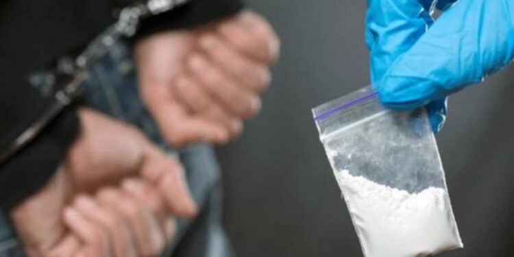 Pune : Two drug smugglers arrested in Nana Peth, Mephedrone worth 11 lakhs and cash worth 13 lakhs seized