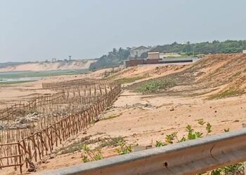 ସମୁଦ୍ରକୂଳ ବାଲିବନ୍ତ ସଫା କରିଦେଲେଣି ବାଲିମାଫିଆ ସହରକୁ ମାଡି ଆସିବ ସମୁଦ୍ର ଚିନ୍ତାରେ ପରିବେଶବିତ୍