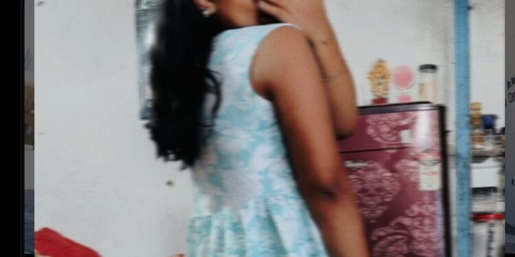 ବେକରେ ଚୁନୀ ଦେଇ ନାବାଳିକା ର ଆତ୍ମହତ୍ୟା – ଅନ୍ ଲାଇନ ଗେମ ହେଲା କାଳ