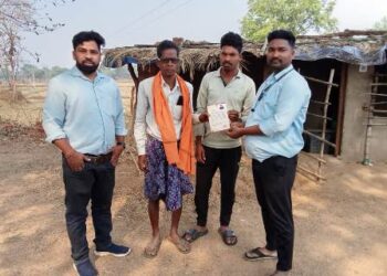 ପ୍ରବେଶ ଉତ୍ସବ ଏବଂ ଖଡ଼ିଛୁଆଁ ଦିବସ ପାଳନ ପାଇଁ ନିମନ୍ତ୍ରଣ ପତ୍ର ବଣ୍ଟନ